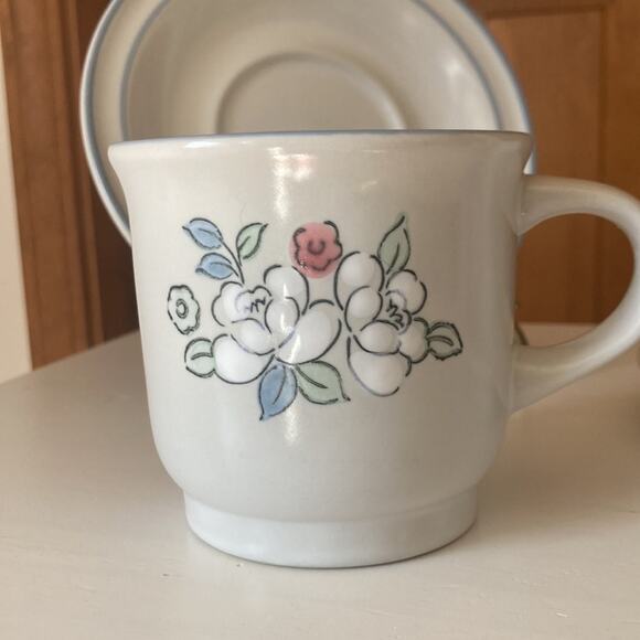 Vintage Hearthside Chantilly Fleur de Lune Cups & Saucers, Service for 2 - Picture 2 of 9